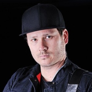 Tom DeLonge | biog.com
