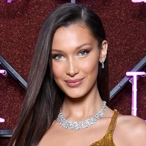 Bella Hadid | biog.com