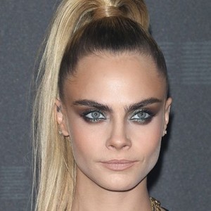 Cara Delevingne | biog.com