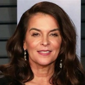 Annabella Sciorra | biog.com