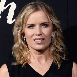 Kim Dickens | biog.com