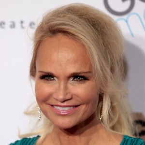 Kristin Chenoweth | biog.com