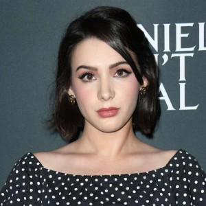 Hannah Marks | biog.com