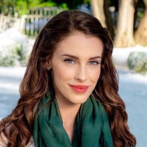 Jessica Lowndes | biog.com